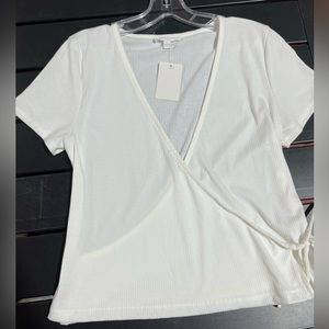Size Large Women’s White “Grade and Gather” adjustable top.